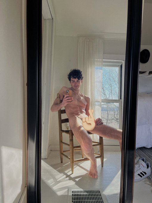 What went on Insta vs. the original   https://t.co/HxpFcZjaLk https://t.co/ocXEakdRdl