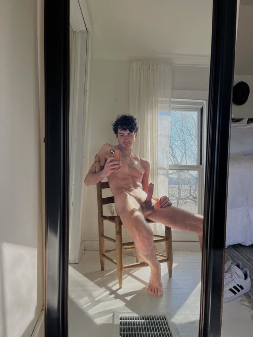 What went on Insta vs. the original   https://t.co/HxpFcZjaLk https://t.co/ocXEakdRdl