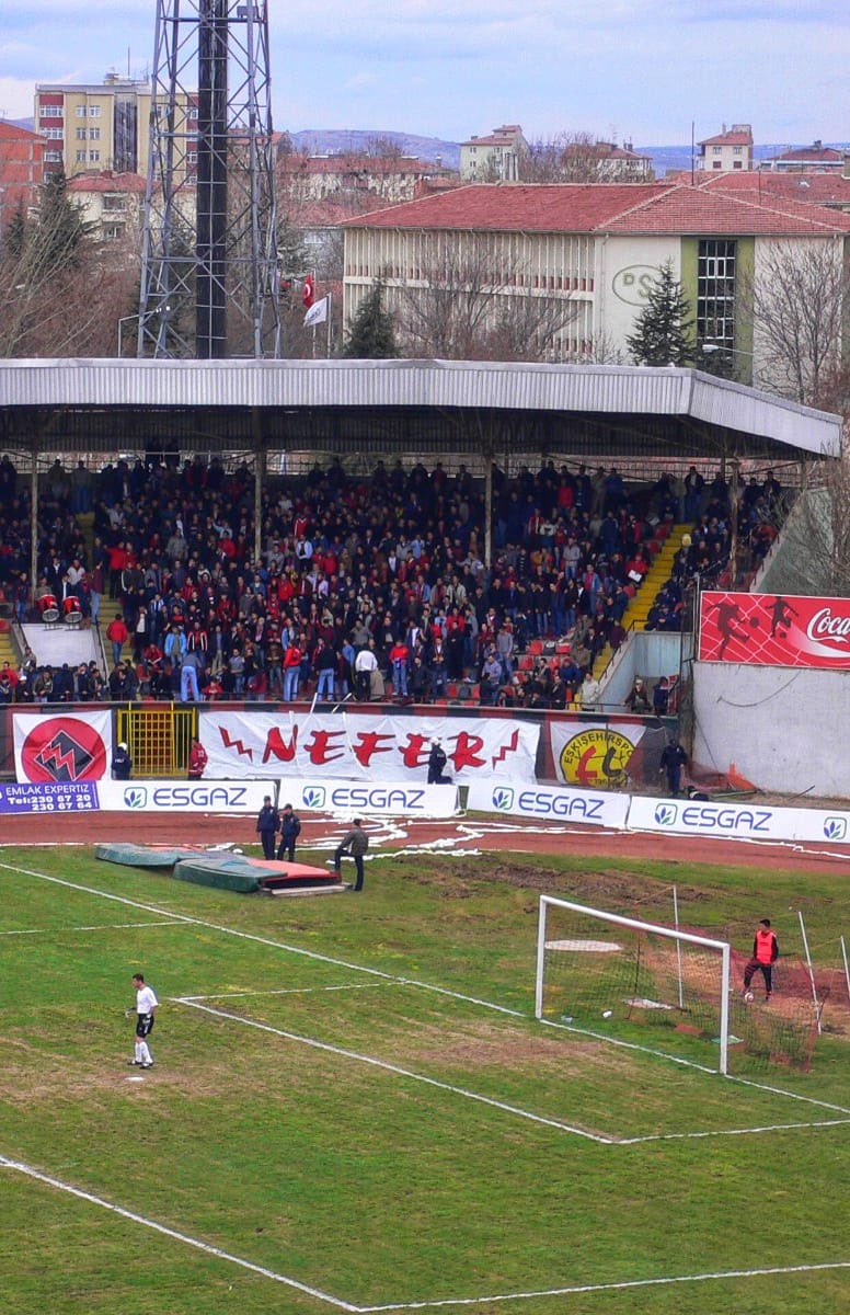 esesoldschool's tweet photo. 2005-2006 Sezonu Alanya Maçı.

Nefer’in sol kapalı zamanları.. https://t.co/GkzdJgkra7
