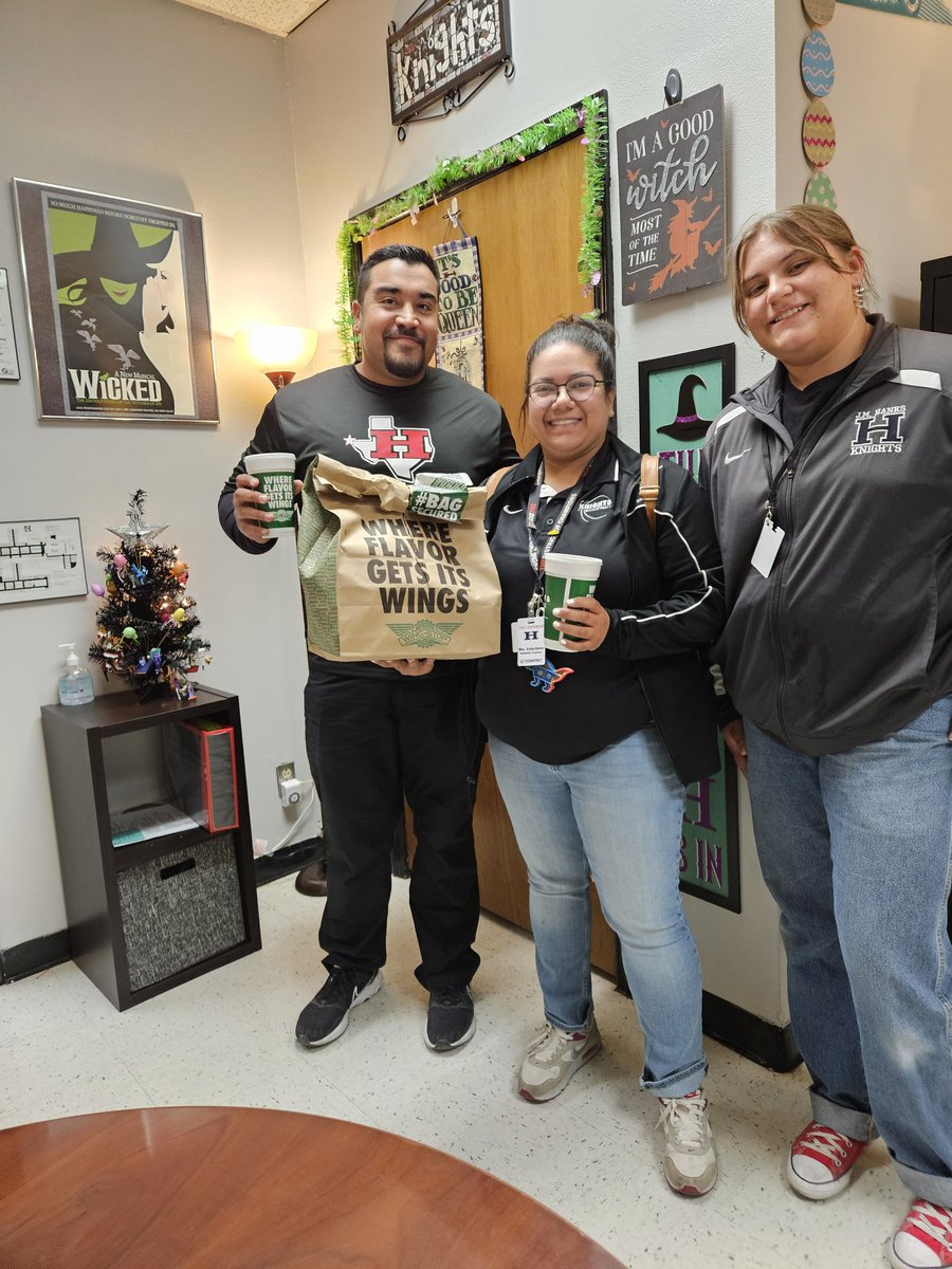 A little late,  but we appreciate our #athletictrainers everyday! Today a little #wingstop to show out appreciation for all they do for the Kingdom