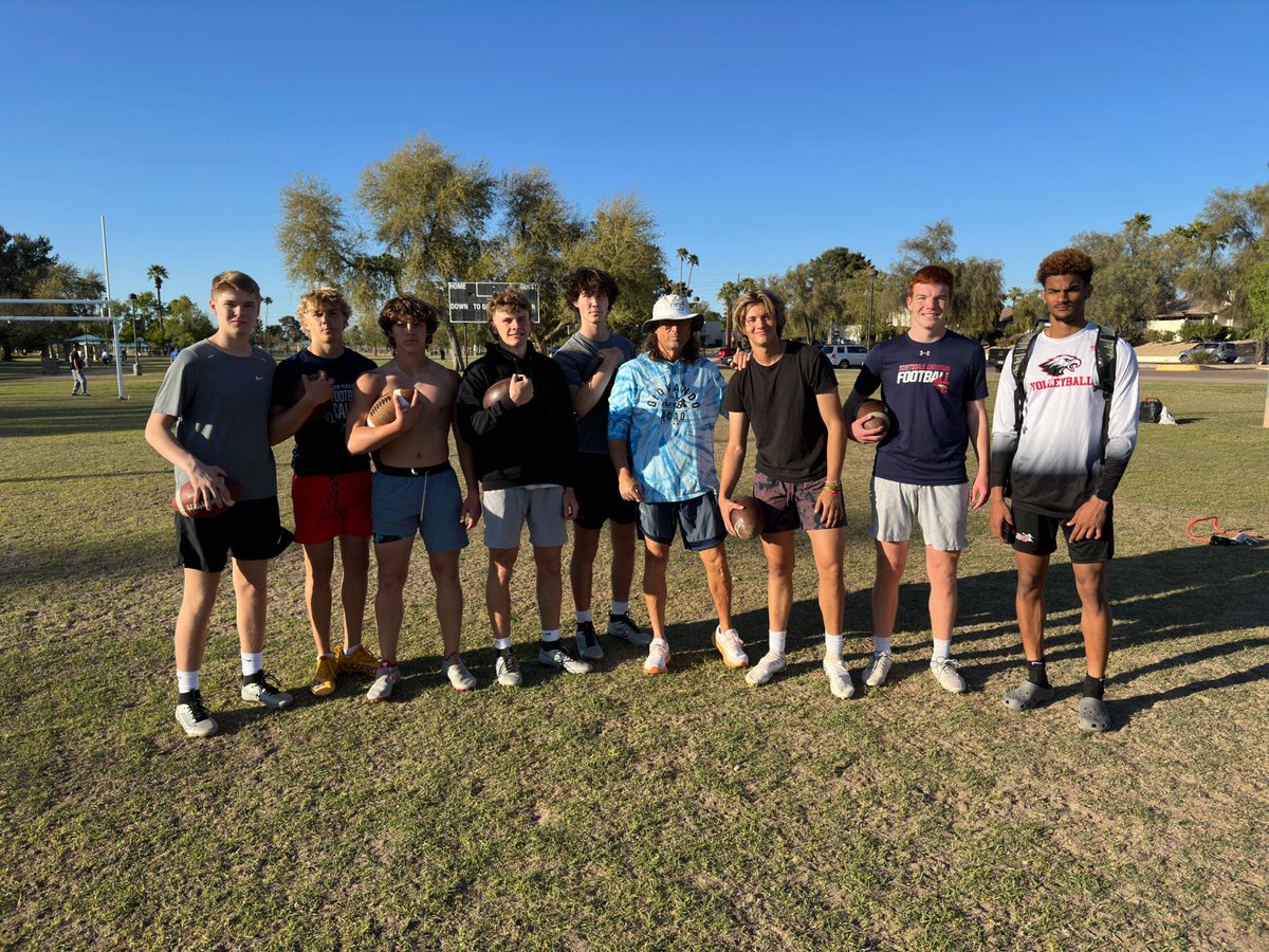 Elev8QBacademy's tweet photo. Great session on Wednesday we got better @BryceHerges @HaskellWilliam4 @JackAtkinsonQB   @MasonSteeleQB Robert Knoor Zack Jones @elev8academy https://t.co/0nsyc8l73d