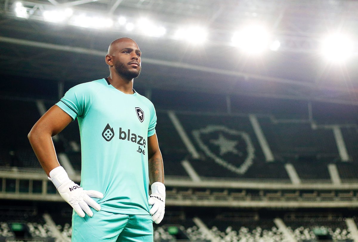 Bom pessoal hoje venho me despedir desse clube  de muita tradição que me proporcionou momentos incríveis,dessa torcida maravilhosa que me abraçou e me acolheu muito bem e a todos os profissionais que de alguma forma contribuiu com a minha evolução,obrigado !
<a href="/Botafogo/">Botafogo F.R.</a>
