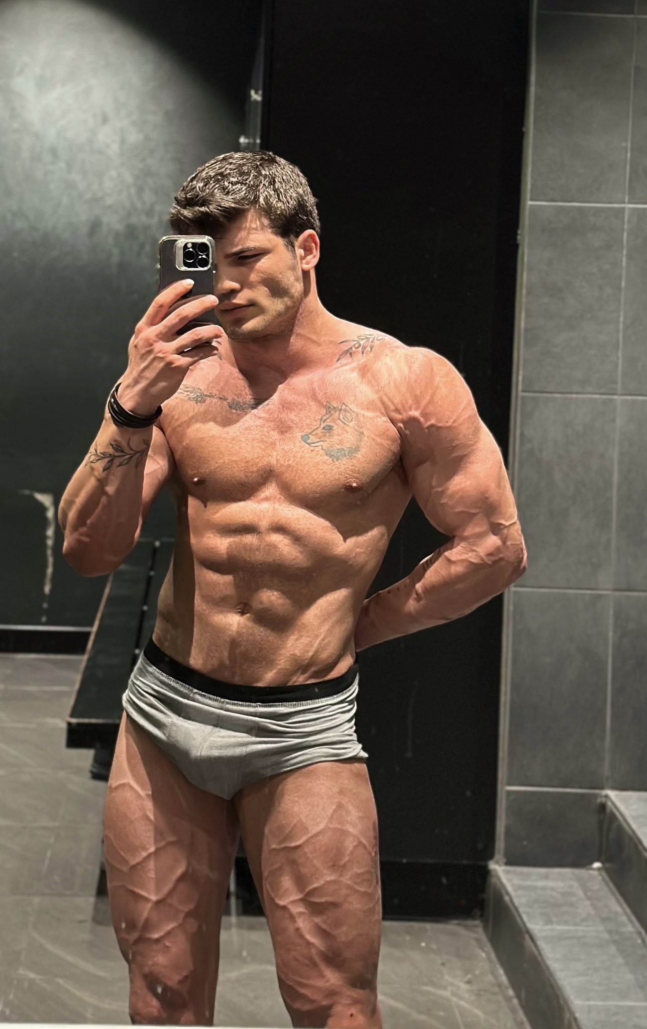 Bedd on X: Wanna take a shower with me in the gym shower ? fitness  t.cojyxpGcE8Fa  X