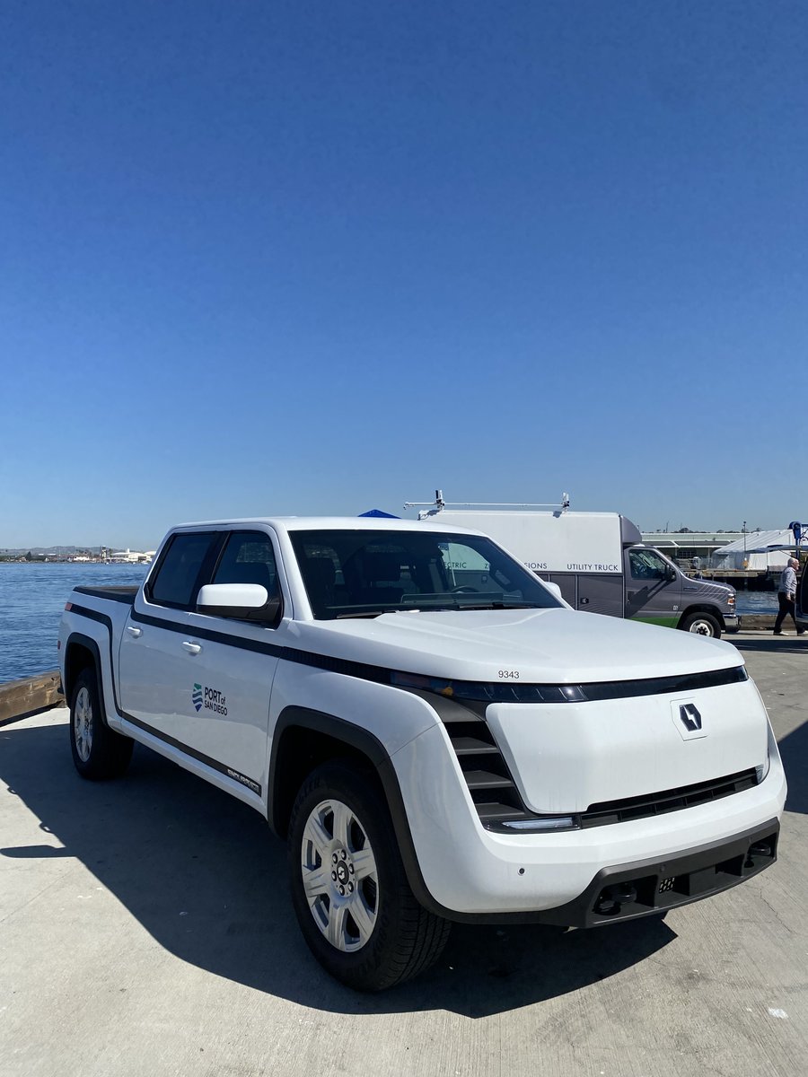 Happy #EVFleetDay! As we celebrate #EarthMonth, we spotlight our annual EV Fleet Day, showcasing the many benefits of electric fleet vehicles and technologies! Visit our Instagram Stories [ @sdge ] for BTS moments. 🚛 🔌⚡#LOVELECTRIC