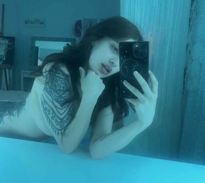 Septum piercing, yes or no 🤔  kinda really want one 🤔 https://t.co/RVazWAkvpa