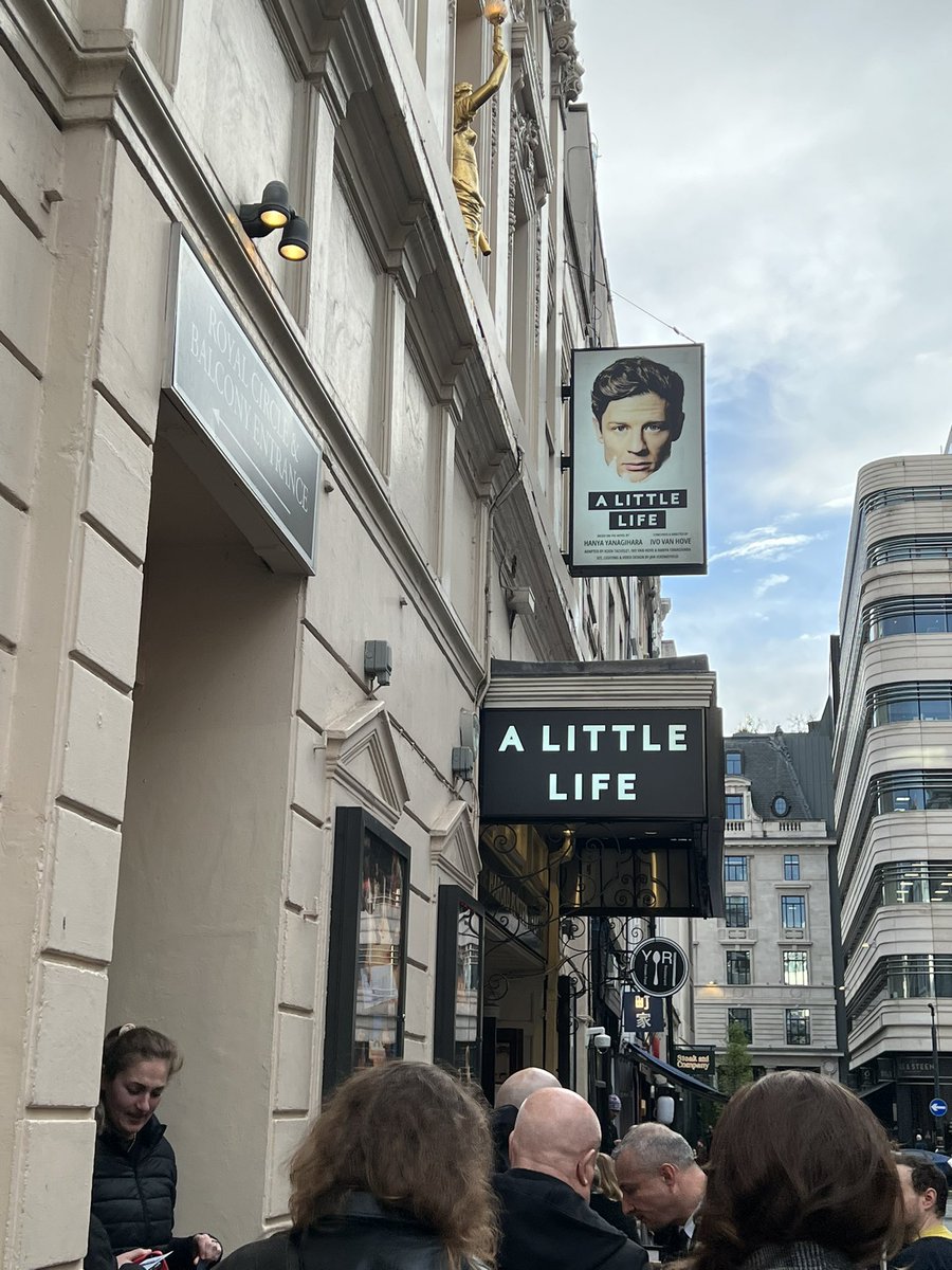 Waterproof mascara at the ready #alittlelife #haroldpintertheatre