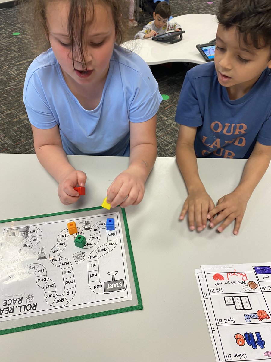 gina_williford's tweet image. Strategy group working on readingCVC words! #pinkspringtraining @pressNseale @eagertolearnSoo @shantieljovanna @CounselorCaring