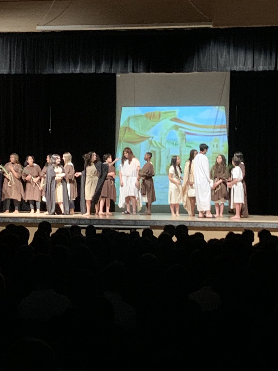 lclightmilton's tweet photo. An incredible presentation of the Passion of Christ. @MrDunnMusic and @MariaDe01972142 https://t.co/DoY3ziftZX