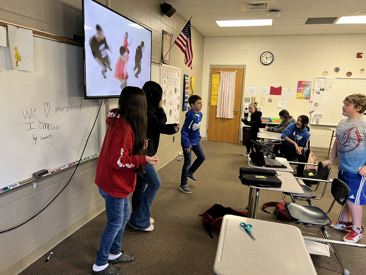 Mrs. Hall’s 6th Grade students are studying tectonic plates! 

Students modeled plate tectonic boundaries with Oreos, and then did the Cha Cha Slide to demonstrate the movement of a transform boundary! 

#IAGDTBAM