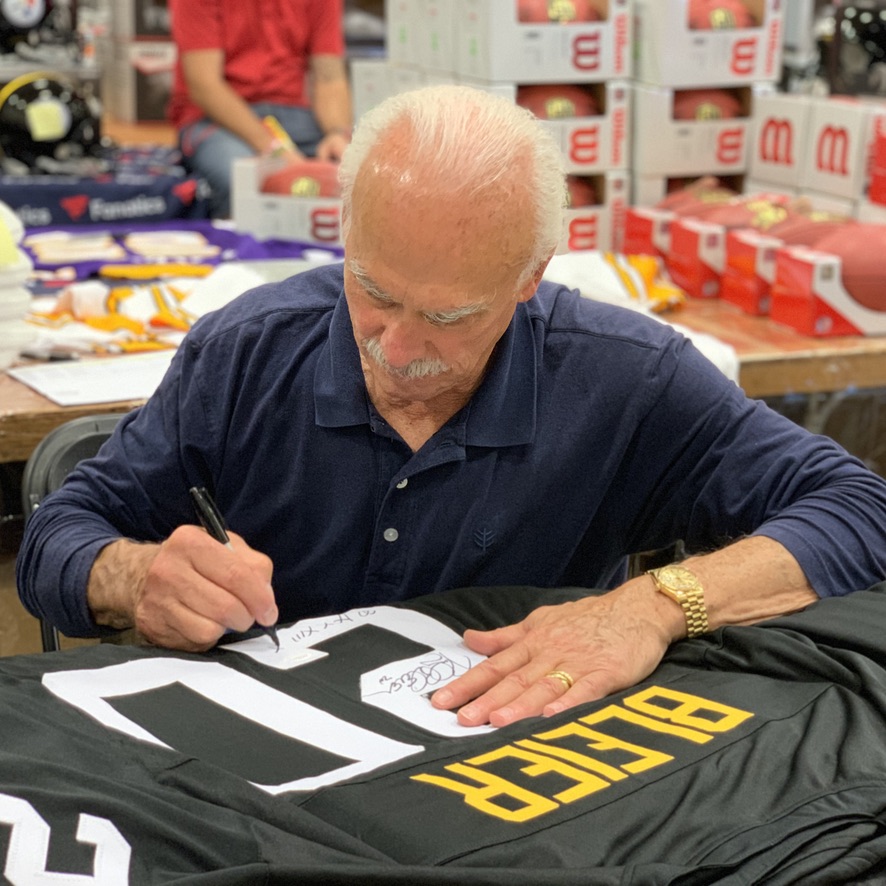 Total Sports Enterprises (@totalsportsent) on Twitter photo We're going to give a <a href="/RockyBleier/">Rocky Bleier</a> autographed jersey to someone who retweets this tweet and follows us!
We'll announce a winner on Monday 4/10! We're going to give a <a href="/RockyBleier/">Rocky Bleier</a> autographed jersey to someone who retweets this tweet and follows us!
We'll announce a winner on Monday 4/10!
