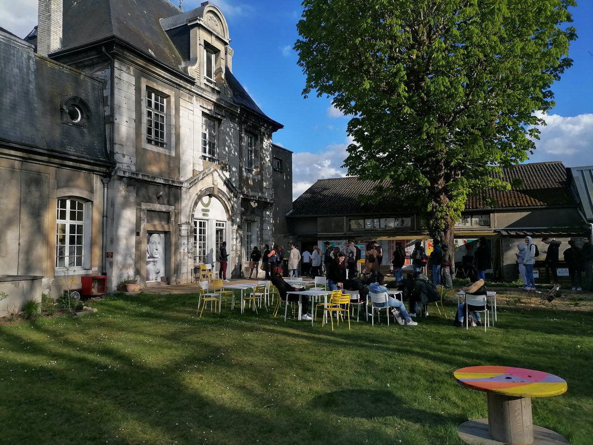 La précarité alimentaires chez les étudiants est un sujet particulièrement préoccupant. Grâce à <a href="/Cop1_Soli_Etu/">Cop1 - Solidarités Étudiantes</a>, 200 étudiants ont eu accès, ce soir, à une distribution de denrées alimentaires. Bravo aux étudiants bénévoles pour leur initiative exemplaire à <a href="/Petit_Quevilly/">Petit-Quevilly</a> 💛