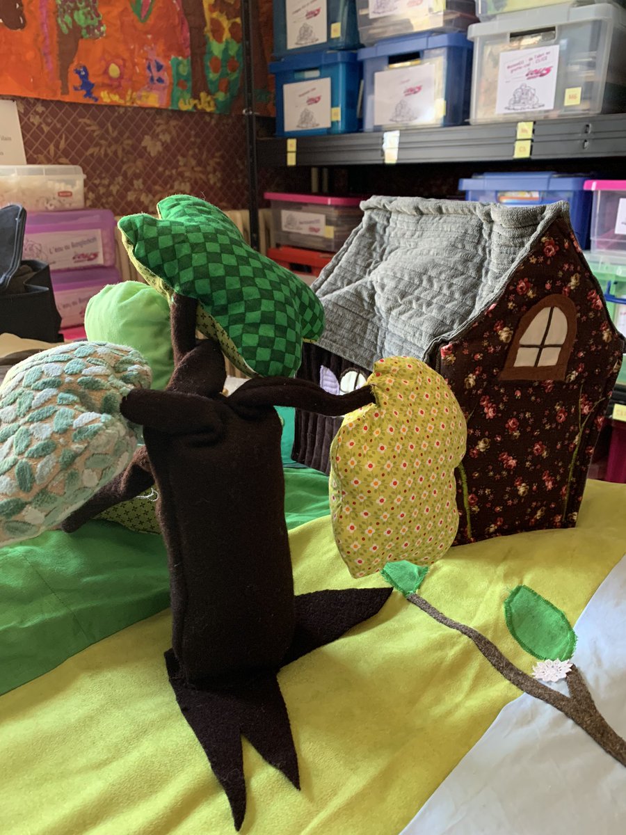 ema96371910's tweet photo. L’OCCE 18 se dote de nouveaux tapis de lecture. Ils sont magnifiques et sont à la disposition des classes. N’hésitez pas à les emprunter! 👏👏 à Bénédicte, membre du CA aux doigts de fée! 🤩 @OcceCher @profcoco @stoooono @MPASCAUD @mathias955 https://t.co/VhN0EMfAri