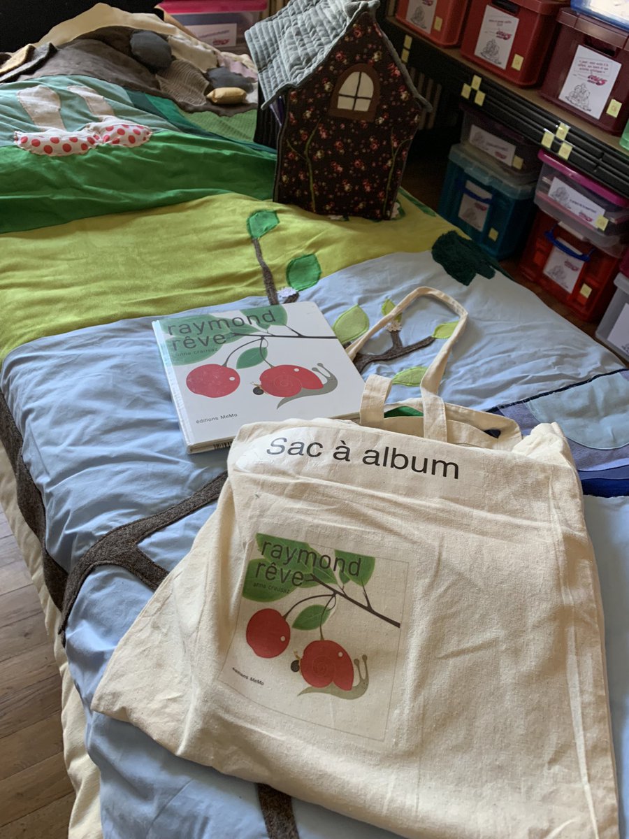 ema96371910's tweet photo. L’OCCE 18 se dote de nouveaux tapis de lecture. Ils sont magnifiques et sont à la disposition des classes. N’hésitez pas à les emprunter! 👏👏 à Bénédicte, membre du CA aux doigts de fée! 🤩 @OcceCher @profcoco @stoooono @MPASCAUD @mathias955 https://t.co/VhN0EMfAri