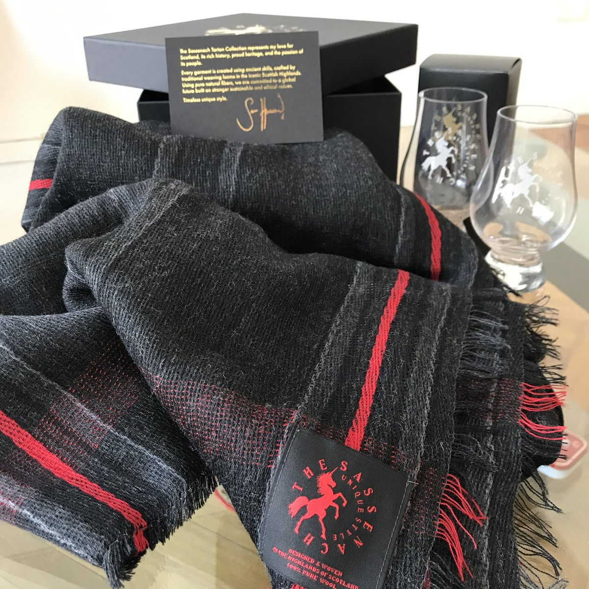 Patoroca2's tweet image. Happy #TartanDay Sassenachs!! Sláinte! 🥃🥃
@SassenachTartan @SassenachSpirit @SamHeughan @RealAlexNorouzi #SamHeughan #SassenachSpirit