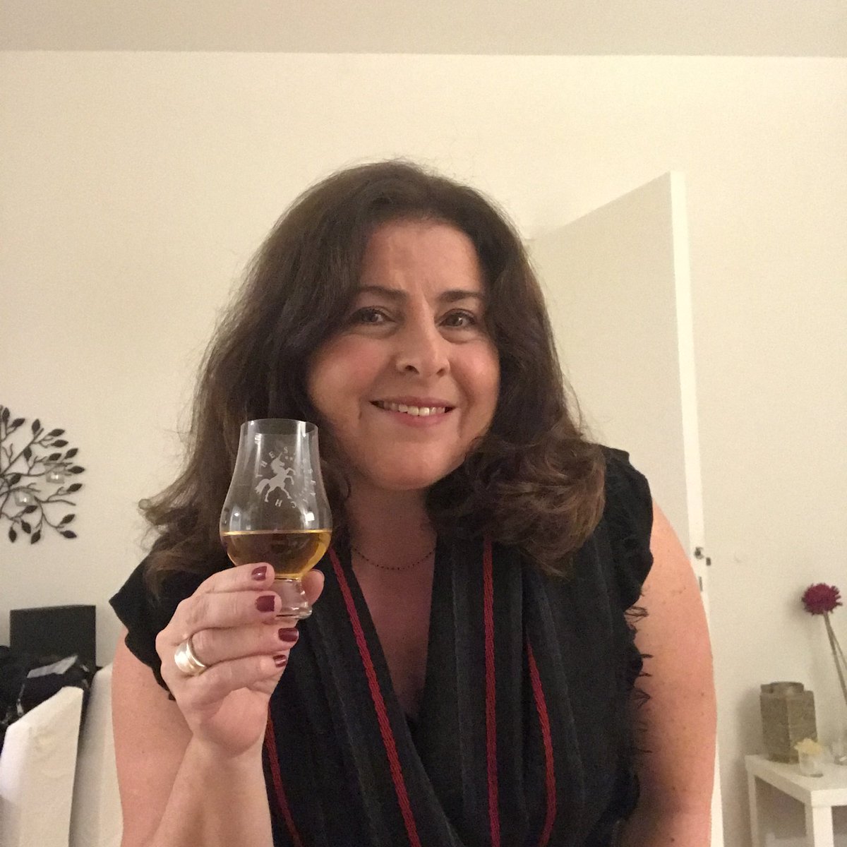 Patoroca2's tweet image. Happy #TartanDay Sassenachs!! Sláinte! 🥃🥃
@SassenachTartan @SassenachSpirit @SamHeughan @RealAlexNorouzi #SamHeughan #SassenachSpirit