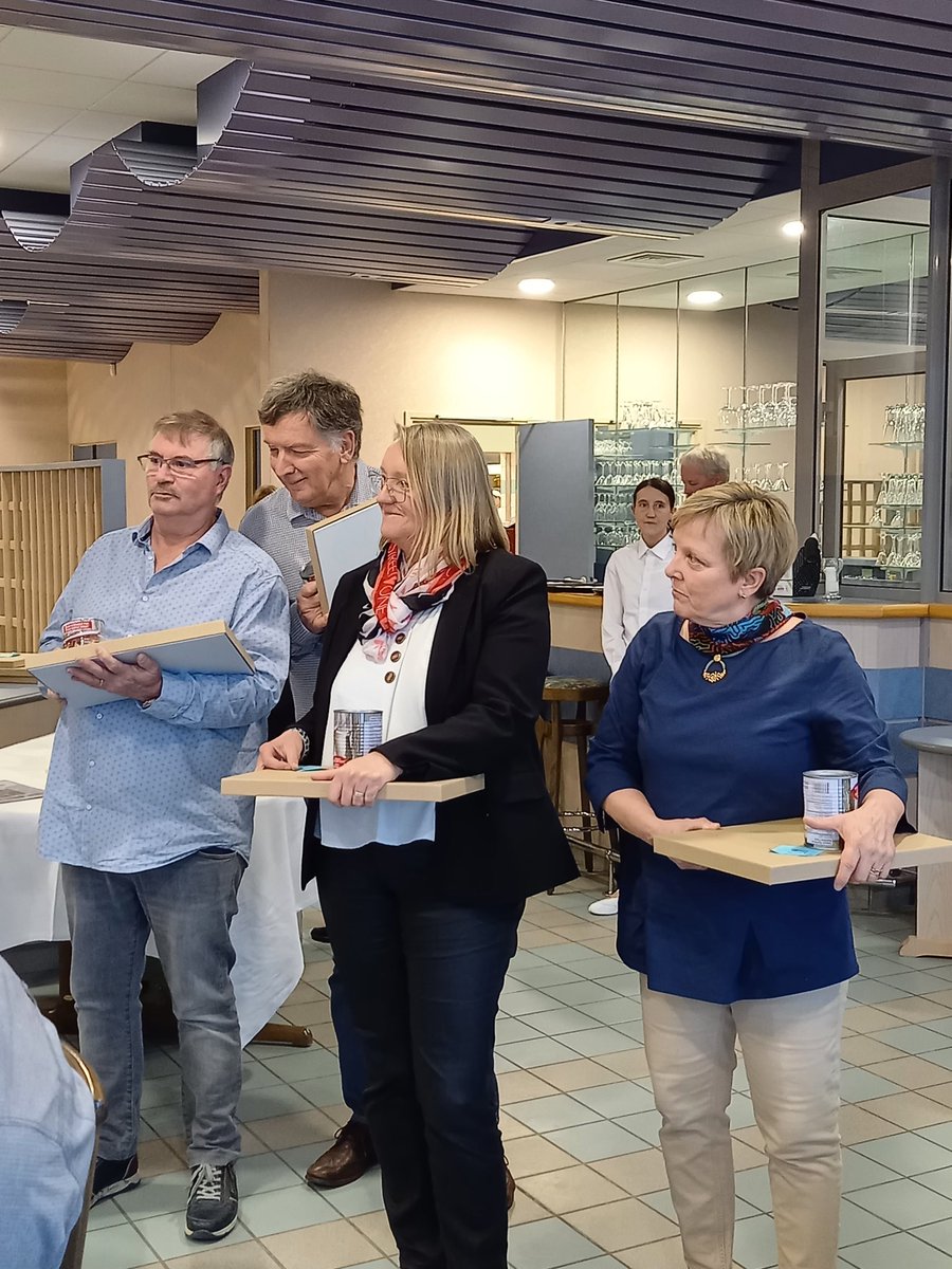 ProjetMOB's tweet photo. Une belle soirée partagée avec nos partenaires sans lesquels rien n'aurait été possible. Merci et merci aux élèves de TCUI.CSR. @lhgbesancon @acbesancon @FiletPierre @ApollonOlivier @ChLenglet @ProfLeluherne @CaLeMauff @DuchanoisG @LonchamptGilles https://t.co/nQX2hogwFv