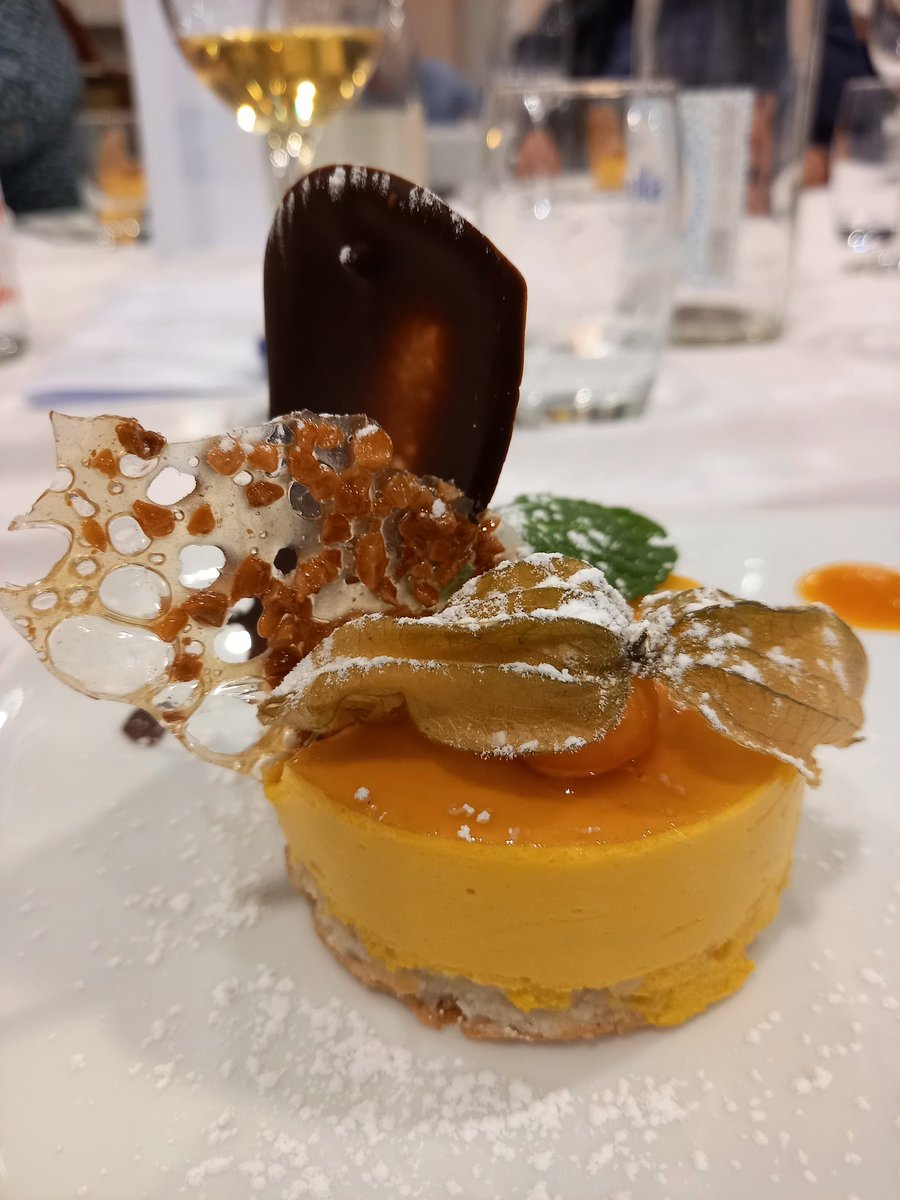 Une belle soirée partagée avec nos partenaires sans lesquels rien n'aurait été possible. Merci et merci aux élèves de TCUI.CSR. <a href="/lhgbesancon/">Lettres histoire géographie académie de Besançon</a> <a href="/acbesancon/">Académie de Besançon</a> <a href="/FiletPierre/">Pierre Filet</a> <a href="/ApollonOlivier/">Olivier Apollon</a> <a href="/ChLenglet/">Christèle Lenglet Mélot</a> @ProfLeluherne @CaLeMauff <a href="/DuchanoisG/">DUCHANOIS Gwladys</a> <a href="/LonchamptGilles/">Gilles Lonchampt</a>