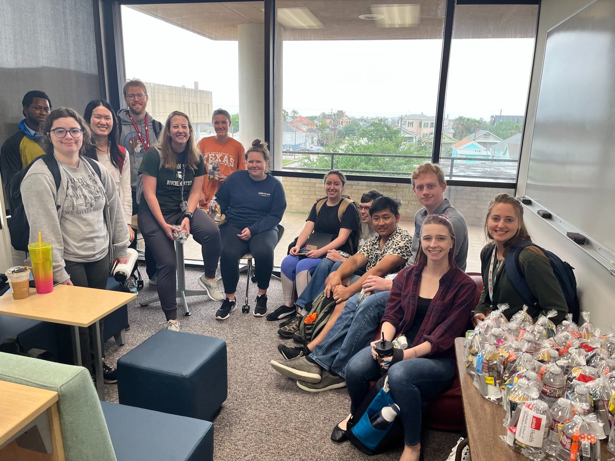 UTMBGSBS's tweet photo. Today we celebrated our Grad Students at UTMB. Many students came by to pick up GSBS SWAG and hang with the GSBS Deans and staff in our newly renovated study rooms. Thanks to those who stopped by! Happy Graduate Student Awareness Week! #UTMBGSBS #2023GSAW https://t.co/KTfFYuqiLz