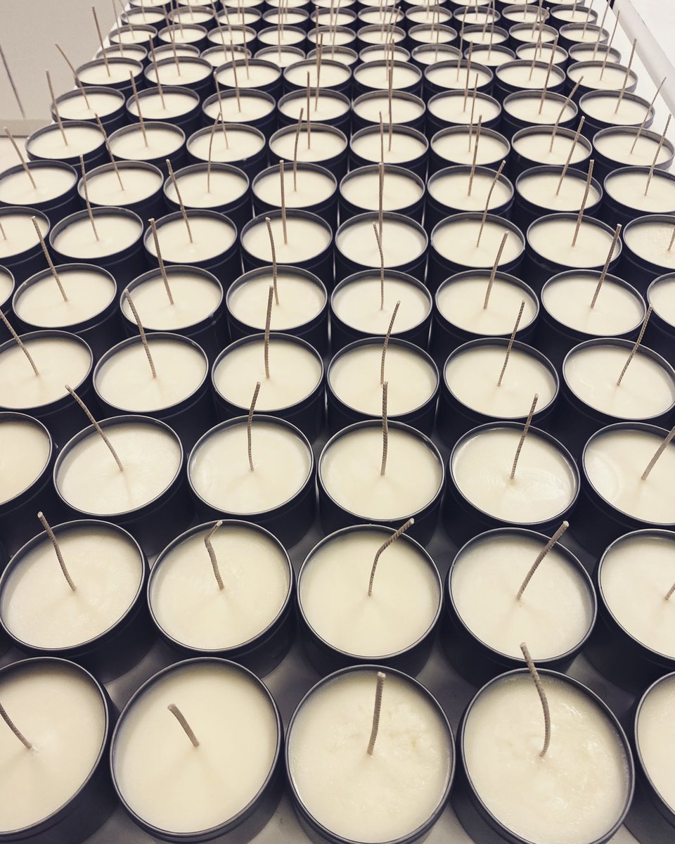 Coming soon 🍑🍋

Made a new scent today in the studio. 

#edinburgh #candles #candlestudio #candlemaking