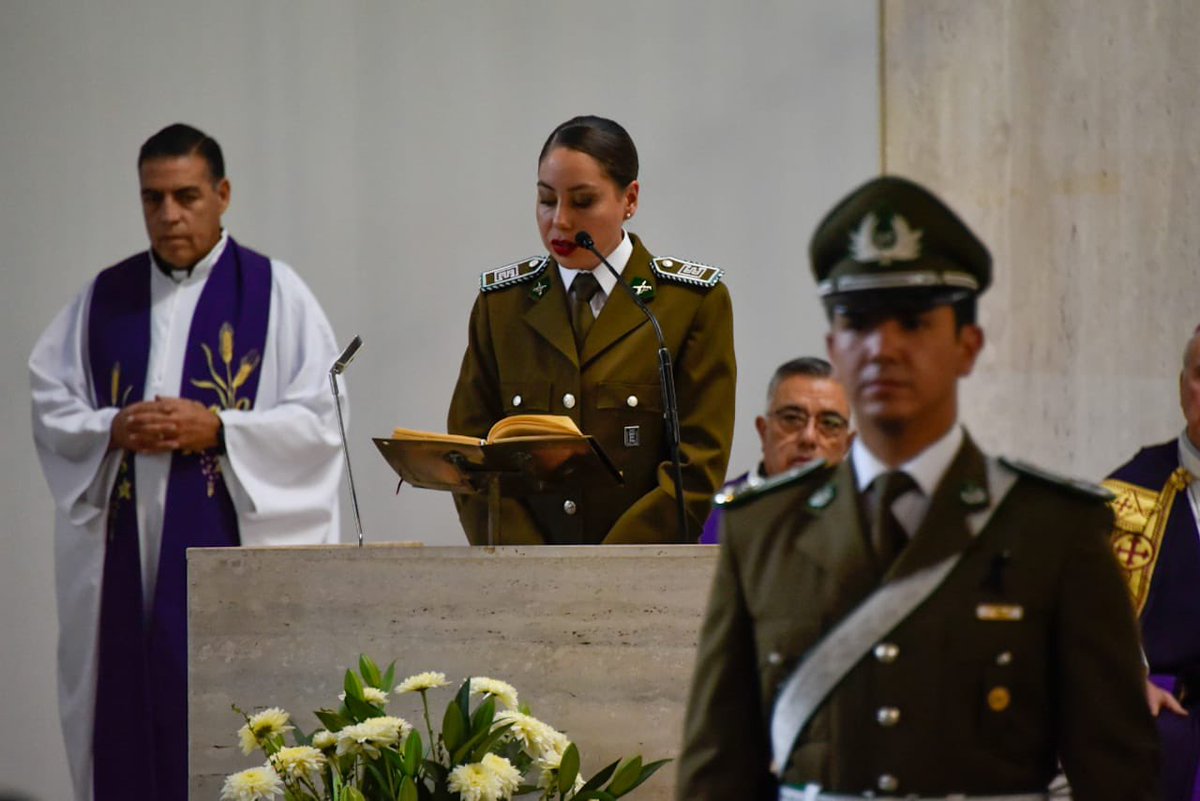 Carabdechile's tweet photo. En nuestra Iglesia Institucional y con mucho dolor, realizamos el responso de nuestro mártir, el Cabo 1º Daniel Palma Yáñez (QEPD), acompañando a su familia, amigos y compañeros. 
#SiempreCarabinero https://t.co/qq8oFxRuUW