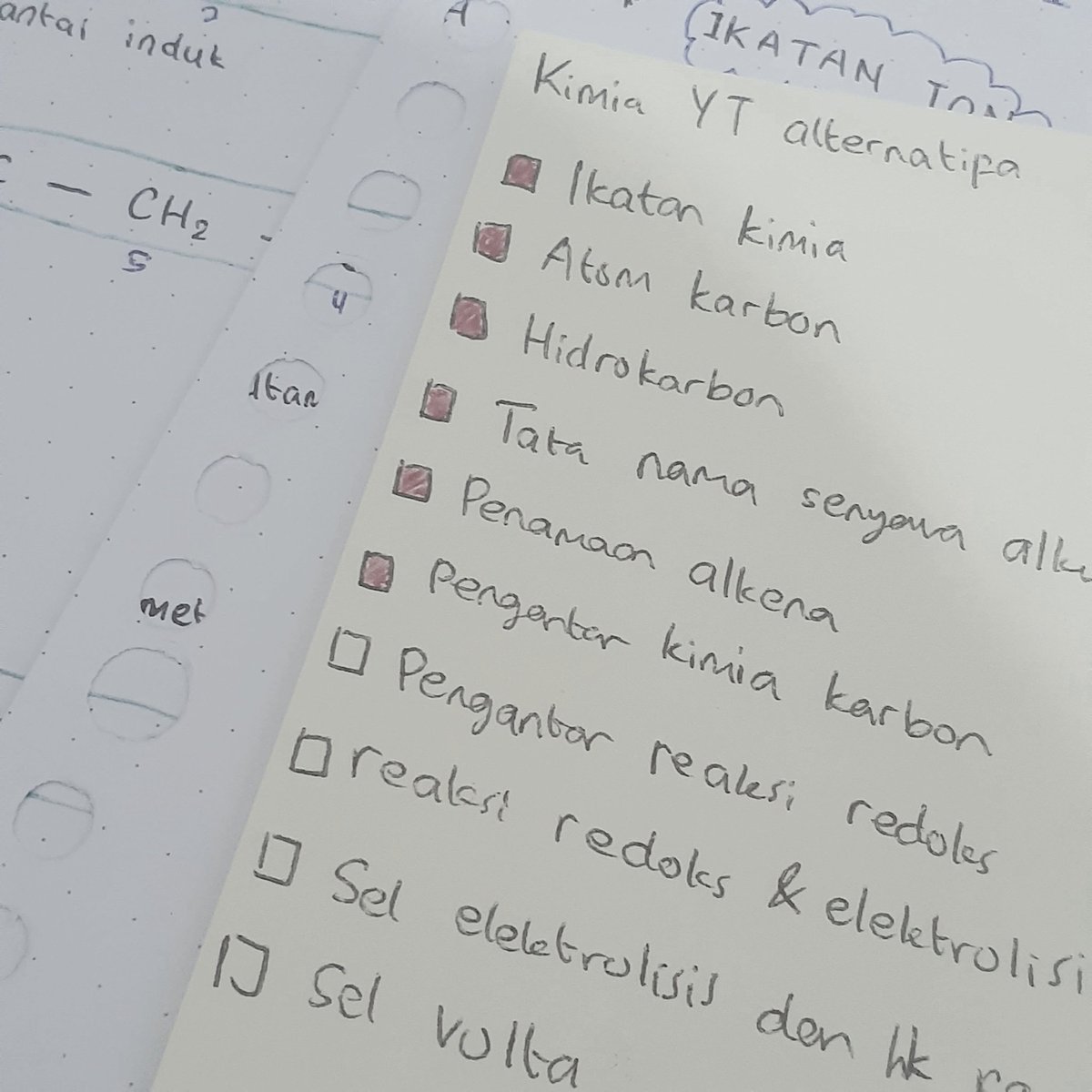 gaoncimol's tweet photo. 060423/
yumm! akhirnya belajar kimia lagi setelah sepuluh purnama gak nyentuh kimia sama sekali 😋 lagi ngejar catetan dari playlist yt buat pre-inkubasi 😻 hari ini dapet 6/10, sisanya dilanjut besok atau lusaa
#GrowWithUs #7DaysWithUs https://t.co/JAv5FV1y9b