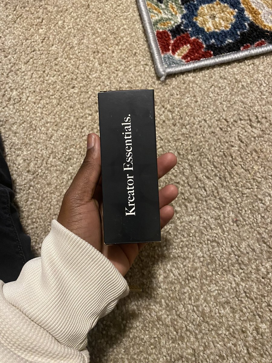 KreatEssentials's tweet photo. Looking for #ugccontentcreator  #ugccommunity  #UGCneeded  for our official product launch coming soon! Please reach out if interested 😬😬😬 https://t.co/rUQYvM7goi