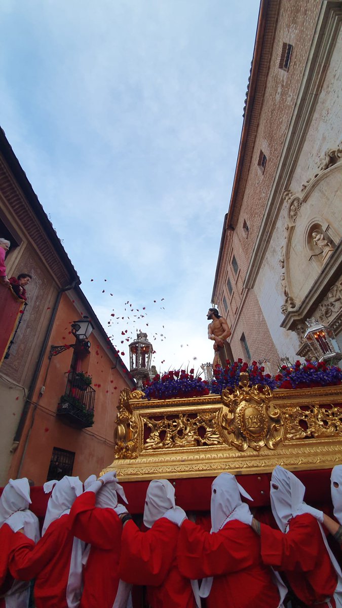 javiRpalacios's tweet photo. Ayer, Miércoles Santo #SemanaSantaAlcalá2023, Procesión de la Venerable Hermandad y Cofradía de Nazarenos del Santísimo Cristo Atado a la Columna y María Santísima de las Lágrimas y el Consuelo... https://t.co/XU5CsoLbra
