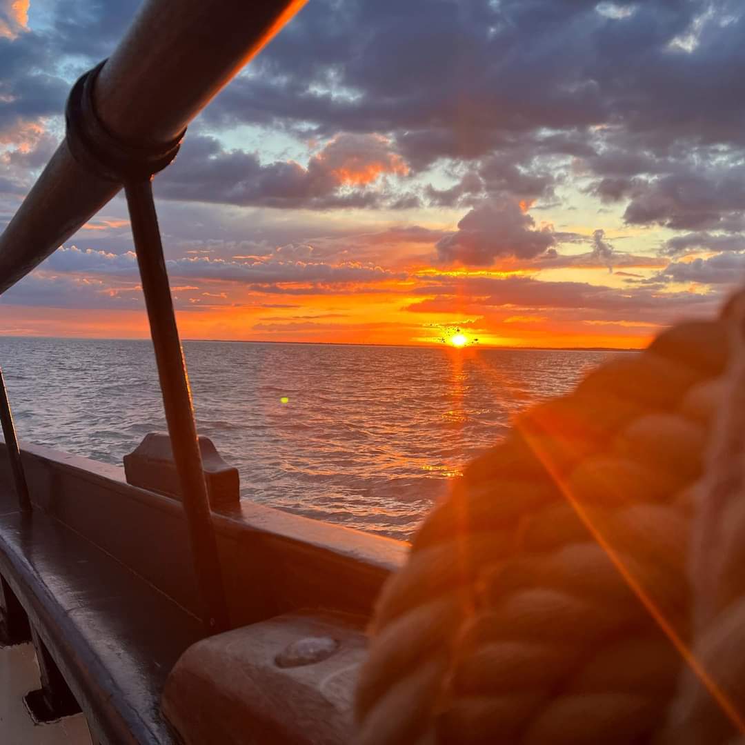 CirdanTrust's tweet photo. A beautiful sunset this evening but that didn't stop Queen Galadriel's group from keeping a good lookout!!!
#voyageofdiscovery #uksailing #uksailtraining #lookout #sunsetatsea #teamwork #learningoutoftheclassroom #queengaladriel #woodenboat #gaffrigged https://t.co/uVoIU1s6Ra