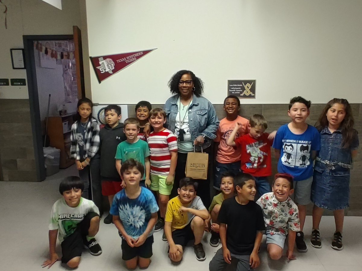 Shout out to mentor of the month Chawanda Jackson <a href="/PatlanES/">Patlan Elementary</a>. - I love being a mentor because I can support new teachers to gain skills needed to be successful in their career. The best part is building relationships and learning from them. -
#MatadorMentoring