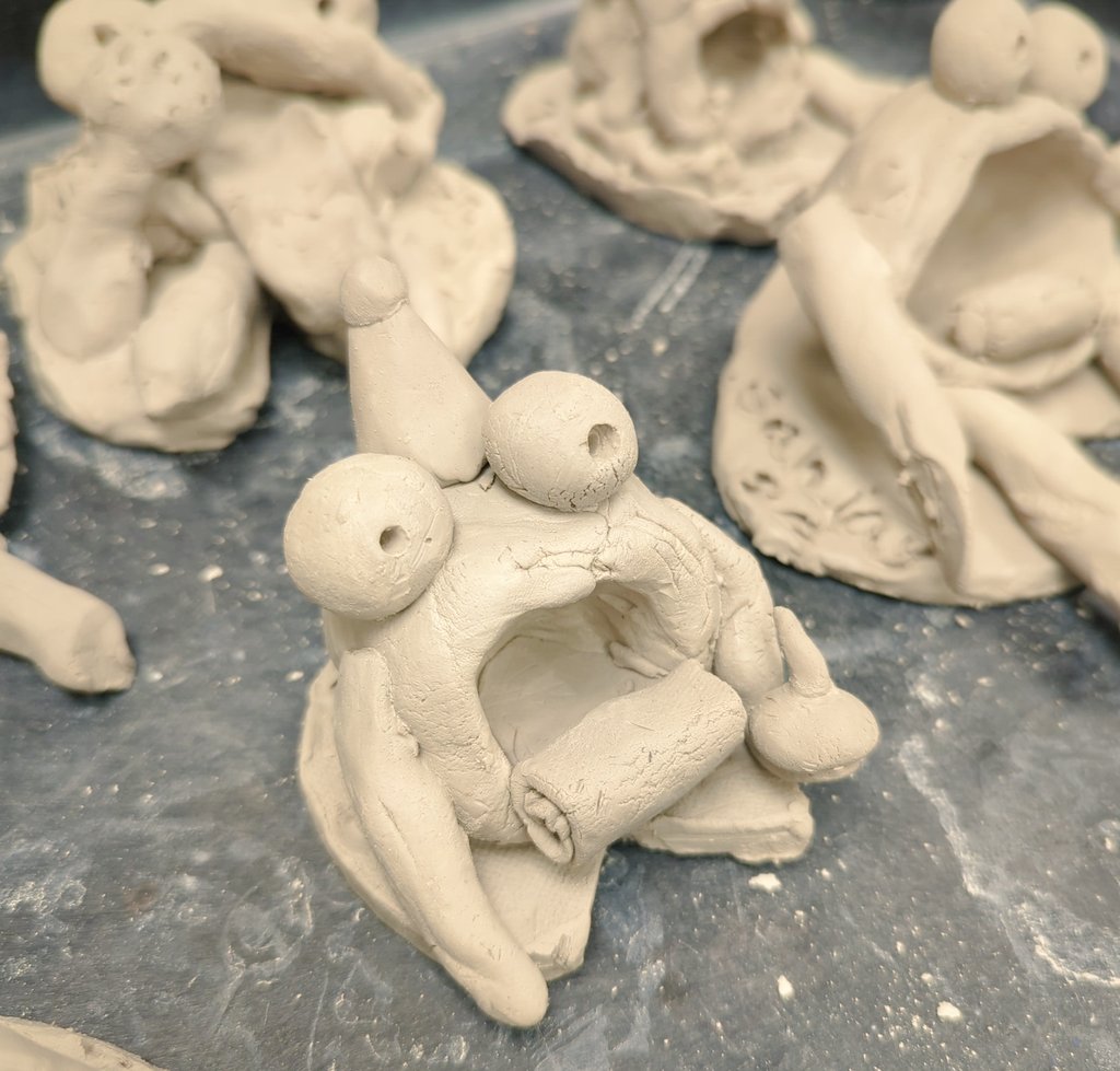 Fantastic Frogs in progress by our @MissDombrowski2 artists🐸 #IvyHillLeague