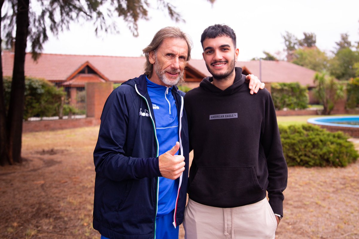 ValMirarchi's tweet photo. Quienes me conocen en profundidad saben lo que significó el (primer) #Vélez de Gareca y lo que significa Ricardo para mí 🐯💙

Por eso estoy tan emocionado de haber charlado con él, como siempre, para Olé. Acá ven la nota: https://t.co/9yXWhQHBh7 https://t.co/COosdHsRBf