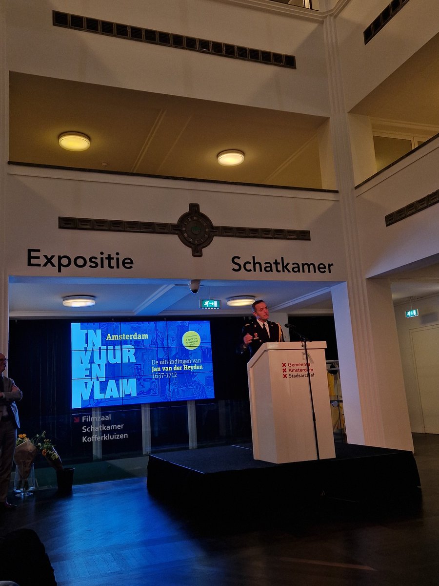 Vandaag opening 'In vuur en vlam' een geweldige expositie over Jan van der Heyden in het <a href="/stadsarchief/">Stadsarchief Amsterdam</a> Amsterdam. Schilder en uitvinder. Onder andere van de verbeterde brandspuit. Gaat dat zien! Ook als je (nog) geen brandweerhart hebt.