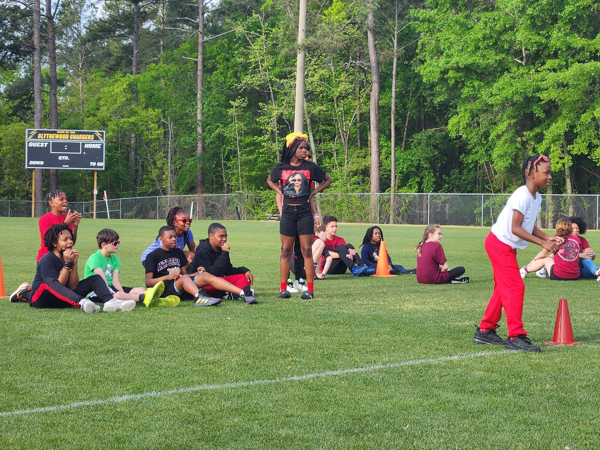 MissCWaterfield's tweet photo. Another great field day! ❤️🖤 @BMSatRSD2 @AngelaDexheimer https://t.co/2JODLx4w5d