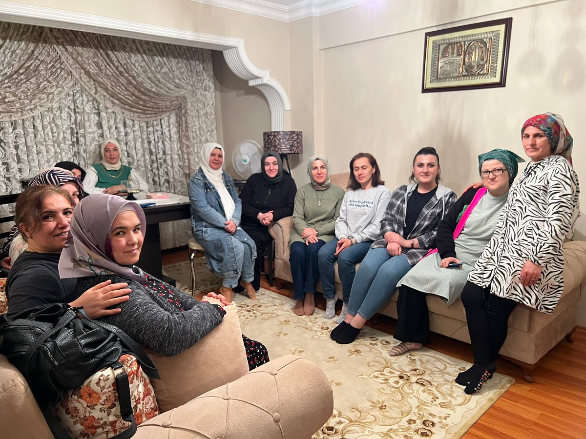 akkadinsultangi's tweet photo. Gönül  birliğimiz her daim devam ediyor. İlçemizde  yaptığımız hane ziyaretleriyle bu bağı her geçen gün daha da güçlendiriyoruz.
Ramazan ayının Rahmet ve Bereketine hep birlikte ortak oluyoruz.

#İyilikDaimaYolumuzOlsun
#SeninleOlduSensizOlmaz https://t.co/Gm5BUcC4Sy