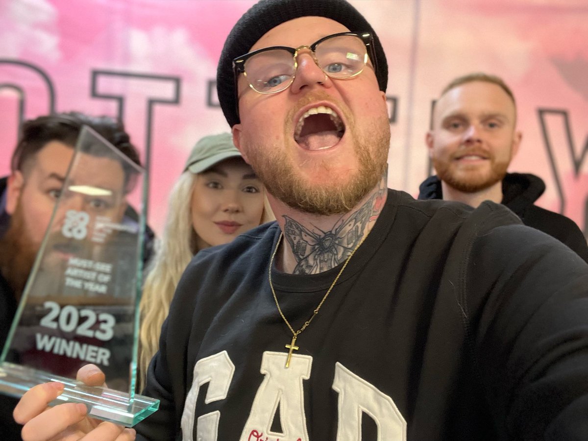 WE WON AN AWARD!

SO.CO AWARDS - MUST SEE BAND 2023!

There were like, actual bands also in the category, so to win this is absolutely amazing!

I’m checking Facebook marketplace for a trophy cabinet!