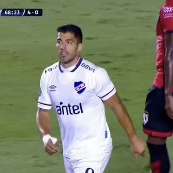 CxMILrma's tweet image. Benzema à 35 ans          Suarez à 35 ans