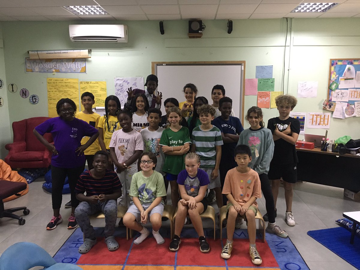 Arifstyle7's tweet image. #highlights Les temps forts 💪 de cette belle journée avec les jaguars  🐆 cette fois  avec les Grade 5 
Une belle expérience.
De belles connections,une bonne énergie merci 🙏 ISD 🟡⚫🫶❤️‍🔥🌍
#creativewriter #poertycommunity
#slampoetry

 #takingaction #create #challenge #change