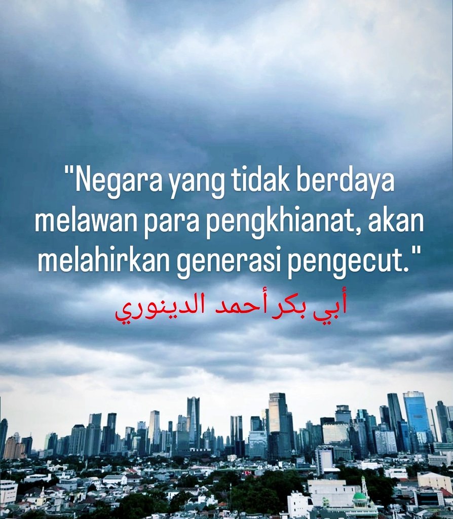 islah_bahrawi's tweet photo. "POSTULATUM POLITIK"

Ideologi politik adalah obyek buta huruf. Mereka yang kecanduan tidak dapat memahami apa pun selain yang sesuai dengan keinginannya. Ini soal laku yang selalu saja terjadi, bahwa banyak politisi yang berusaha memuaskan diri dengan mengerahkan manusia sebanyak mungkin. Menculik massa dengan kekuatan uang dan menjadikan mereka sebagai robot yang dikendalikan untuk mencaci dan memuji sesuai "fitur dalam tombol".

Politik kadang memaksa rasa kecewa untuk terus berfermentasi. Kekalahan demi kekalahan politik semakin meninggikan "kadar alkohol" marah dan dendam kepada para pemenang. Kebenaran seringkali dikonversi paksa untuk menjadi kesalahan dan ditampilkan kepada publik secara habis-habisan. Lalu menghasut masyarakat untuk membenci, memintanya keluar rumah secara kolosal dan meneriakkan; "he is our common enemy, impeach him now!!"

Negara memang tidak selamanya melahirkan pahlawan, sesekali ia melahirkan para pengkhianat. Sebuah situasi yang dalam bahasa John Ralston Saul dalam Voltaire's Bastards ditulis; "files of individuals who consumed by the pessimism and aggressivity", orang-orang yang termakan oleh (hasutan) pesimisme dan agresifitas. "Mereka adalah 'para bajingan' yang tidak lebih dari sekumpulan orang kebingungan yang mencoba keluar dari marginalitasnya dengan melawan arus utama secara untung-untungan", tulis Saul.

Kini politik selalu sama. Menganggap lawan tetap lawan jika tak ada kesepakatan. Seseorang akan tetap mencibir pemenang jika gelanggang demokrasi selalu memberinya kekalahan dan siklus politik menyuguhkan keterpurukan berlapis-lapis. Dalam perang manusia hanya mati sekali, dalam politik seseorang bisa mati berkali-kali.

Ketersingkiran politik seringkali menjebak orang menjadi penghasut, dan penghasut hanya mencetak para pengkhianat. "Siapapun yang dipenuhi ambisi politik berlebih, menghasut orang lain dengan sentuhan yang paling prinsip dan dogmatis untuk menjatuhkan lawannya, pada dasarnya dia sedang pesimis dengan kemenangannya sendiri", tulis Saul dalam bukunya yang lain, On Equilibrium.

Begitu..