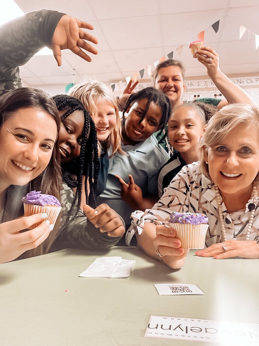 MrsAndersen24's tweet photo. This sweet group had us all close our eyes so they can prepare a sweet treat for us! 🧁 🧁 🧁 Thanks for making our day! @MsBoyerAOE @AngelOakElem #angeloakes https://t.co/N1RW1hyW5f