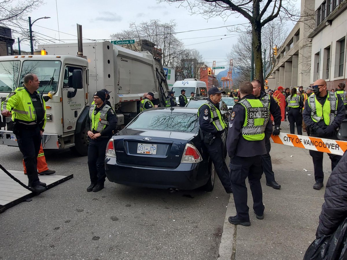 This is the face of compassion in Vancouver. Tearing down tents in the rain.   <a href="/CityofVancouver/">City of Vancouver</a> <a href="/VancouverPD/">Vancouver Police</a>