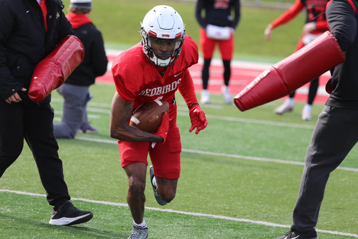 RedbirdFB's tweet photo. Football is better when the sun is shining bright! 😎 #SpringCamp23 https://t.co/vzxQAizG4e