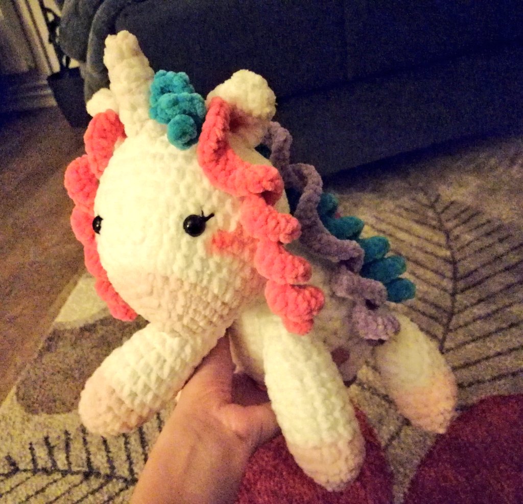 CrochetLolly's tweet photo. ✨🦄✨
Die letzten Tage habe ich damit verbracht, meiner Mausi ein Einhorn zu zaubern 💕

(Morgen versuche ich bessere Bilder mit besserem Licht zu knipsen 🙈) 

#Handarbeitsclub #einhorn #love #häkeln #wolle #plüsch https://t.co/eP6oT1YjqP