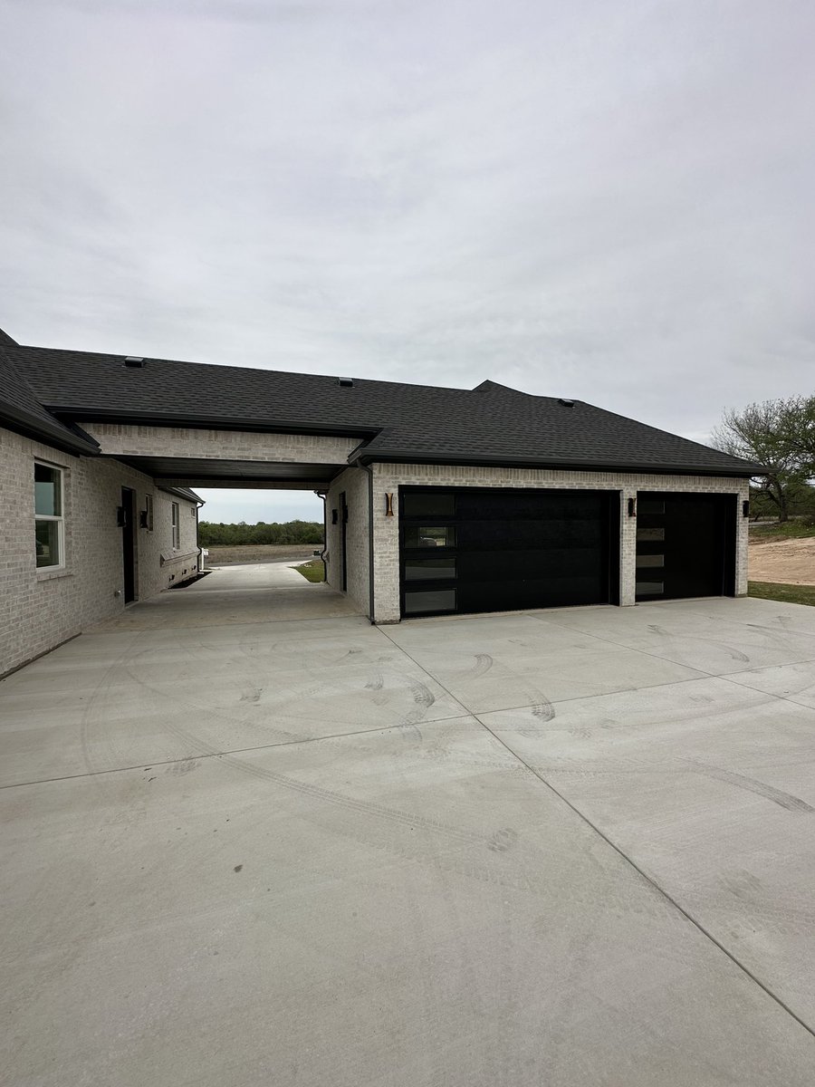 Brand new 5 bedroom home on 2 acres for $689,000 🤠