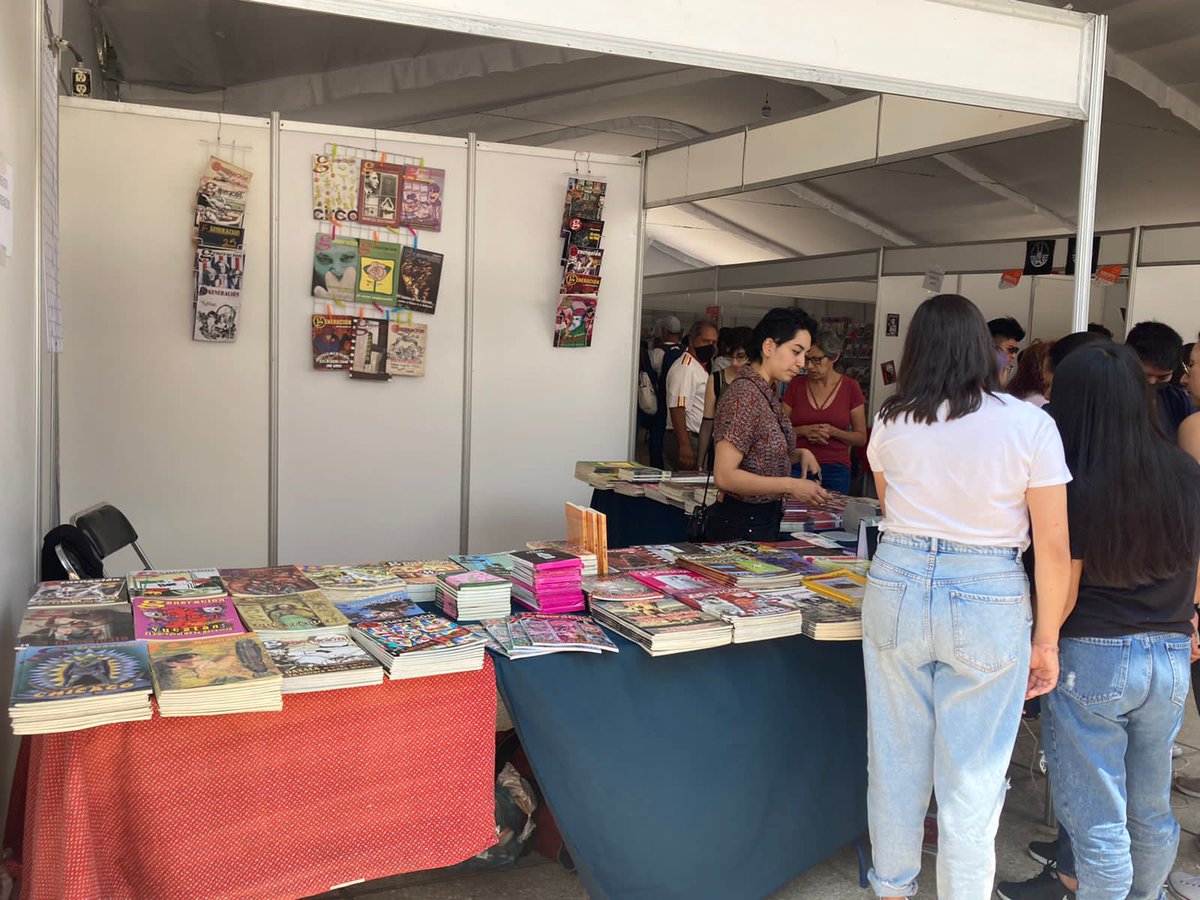 Ya estamos rematando la revista Generación. Queremos que estén en su casa, sobre su cama, no en bodega.
 Estamos en el gran remate de libros del monumento a la Revolución de 11:00 hasta las 20:00 horas hasta el domingo 9 de abril. 
#revistaGeneración #contracultura #granremate