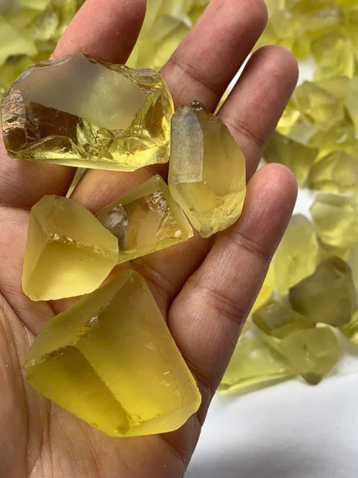 folkertreasure's tweet photo. Looking for facet grade preformed lemon quartz gemstones

What'https://t.co/yC4UvbtUOs :- +66617237749

For Purchase please check this link:- https://t.co/DB6urqgoHc 

 #lemonquartz  #facetcitrine  #citrinecrystal #facetstones #crystal #crystalgems  #gemstone  #roughstone https://t.co/PM2gQhDPvE