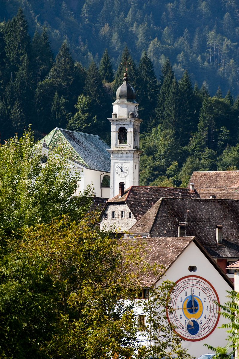 VisitFVG's tweet photo. 🕚 A #Pesariis di Prato Carnico, l’intero paese misura il tempo che passa con il battito preciso e diffuso dei suoi orologi monumentali, conosciuti in tutto il mondo.
⌛ Siamo in #ValPesarina, chiamata anche la Valle del Tempo!

#iosonofvg #fvglive https://t.co/yn9sU1iPS3
