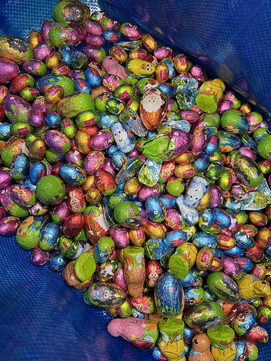 PeterHollely's tweet image. First week down @RoyalFreeNHS @EDRoyalFree  and been made to feel very welcome in my new role.

Happy Easter #TeamED a little bit of chocolate to help 🐣 🍫