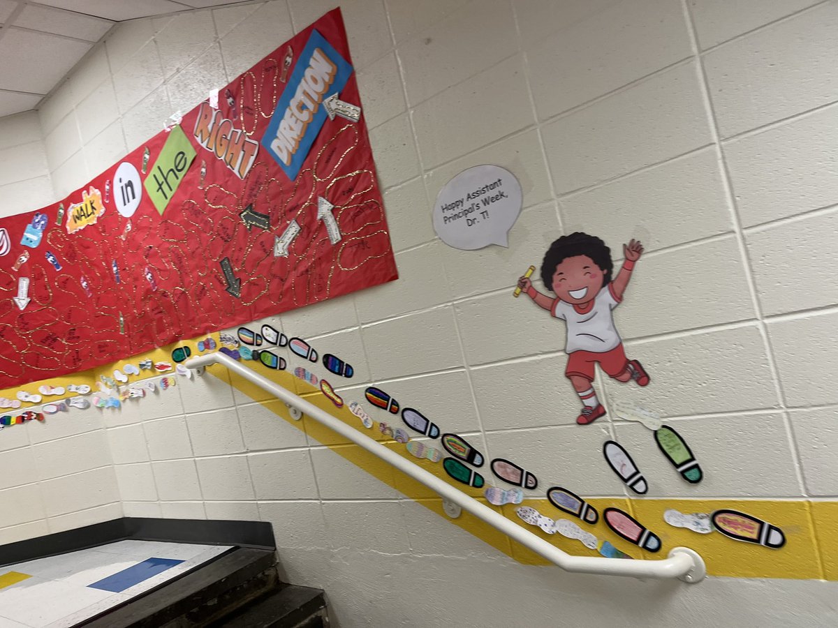 bilinguedoctora's tweet photo. Our amazing Dr. Townsend was recognized, celebrated, and honored this week for Assistant Principals Appreciation Week. Student and staff demonstrated how much they appreciate how she guides all of us in the right direction. It’s nearly impossible to fill her shoes! https://t.co/C2tol559BK