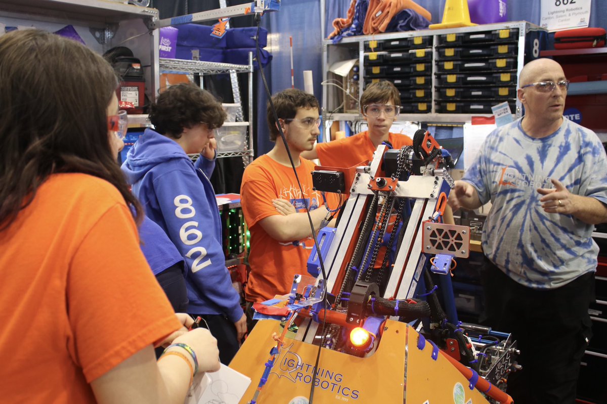 FRC862's tweet photo. We had a good start to our day exploring the venue and meeting other competing teams 🤝 See you again when matches start! 

#AAAAA #firstforward #frc862 #omgrobots #ChargedUp #week6 https://t.co/KpZ0nZwgLq