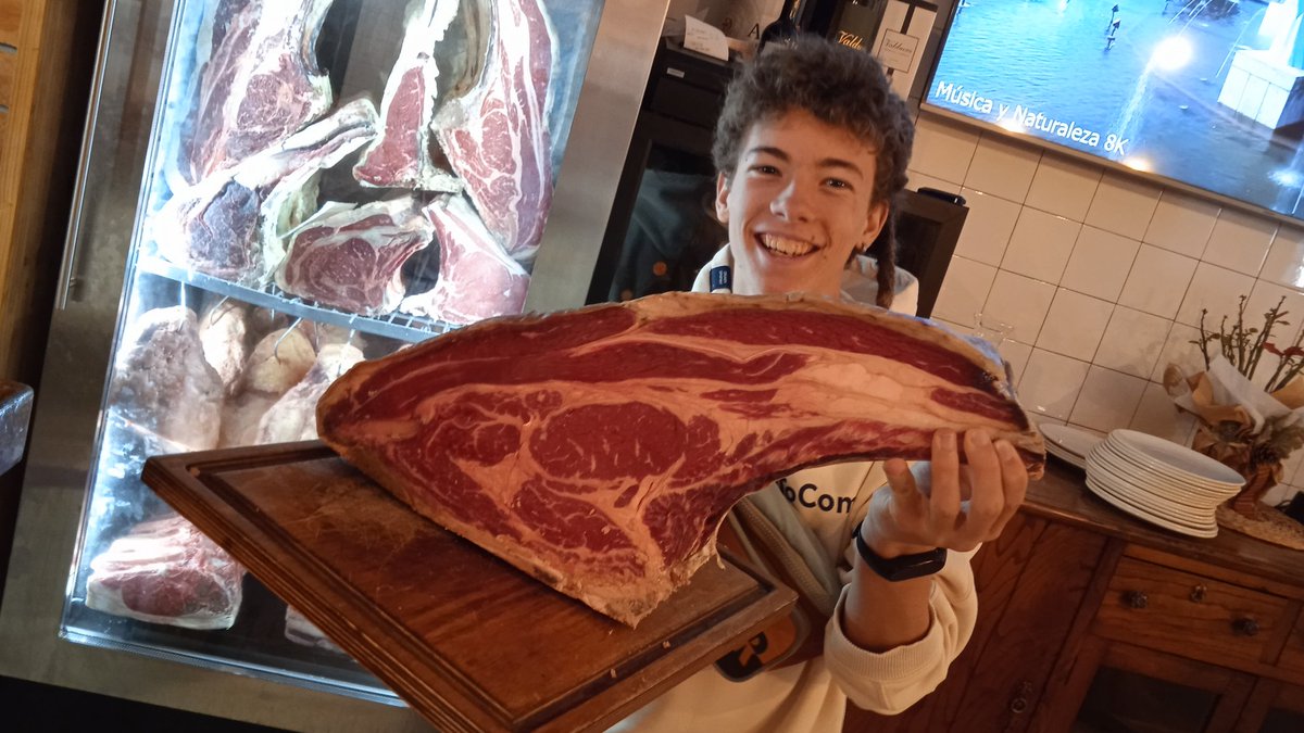ManuelValNov's tweet photo. Xa que en Semana Santa non se pode comer carne...
Nos decidimos pecar ó GRANDE no El Cotarro 

#buei #cotarro #SemanaSanta https://t.co/Q6OTxl5S37
